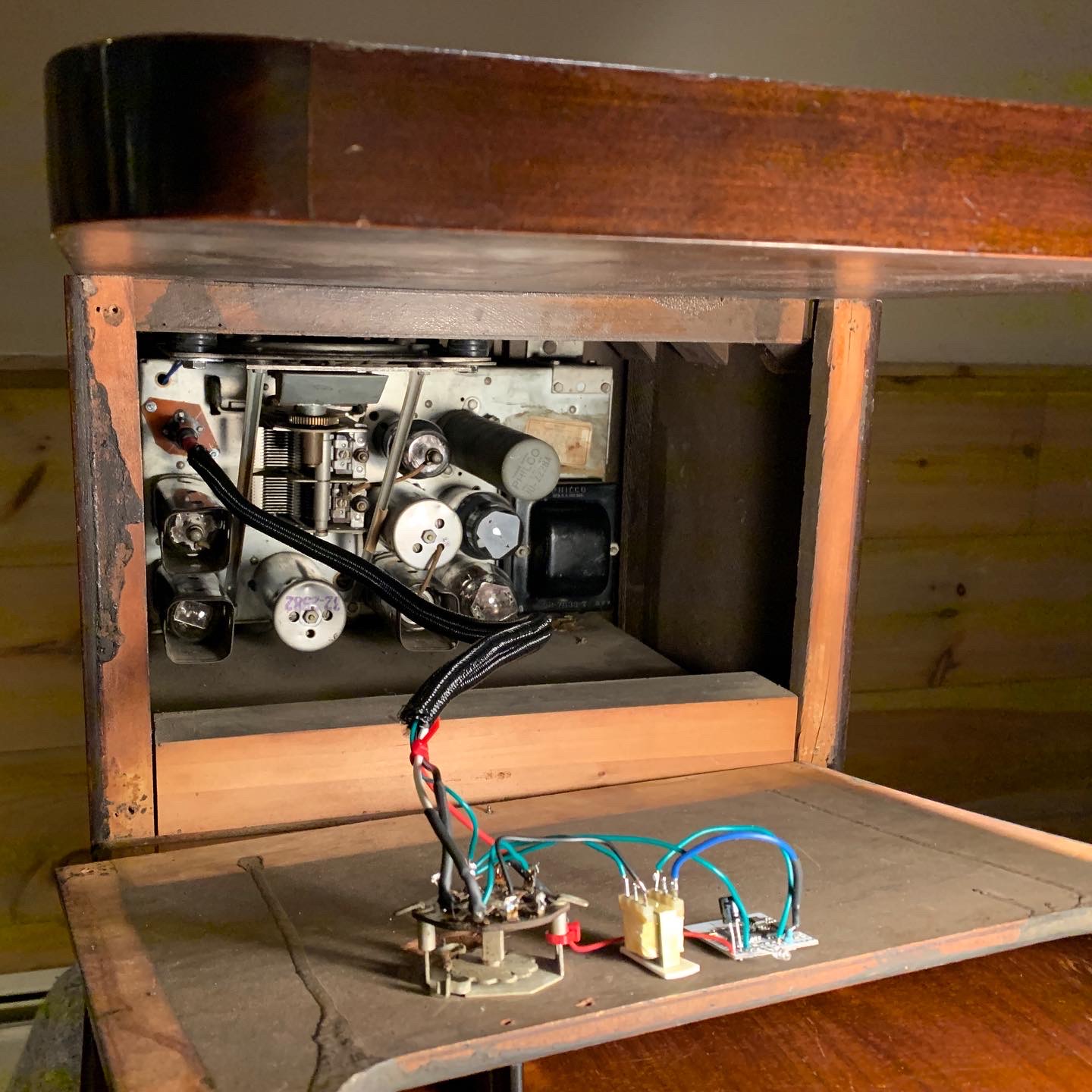 Adding bluetooth to a vintage radio nixies us